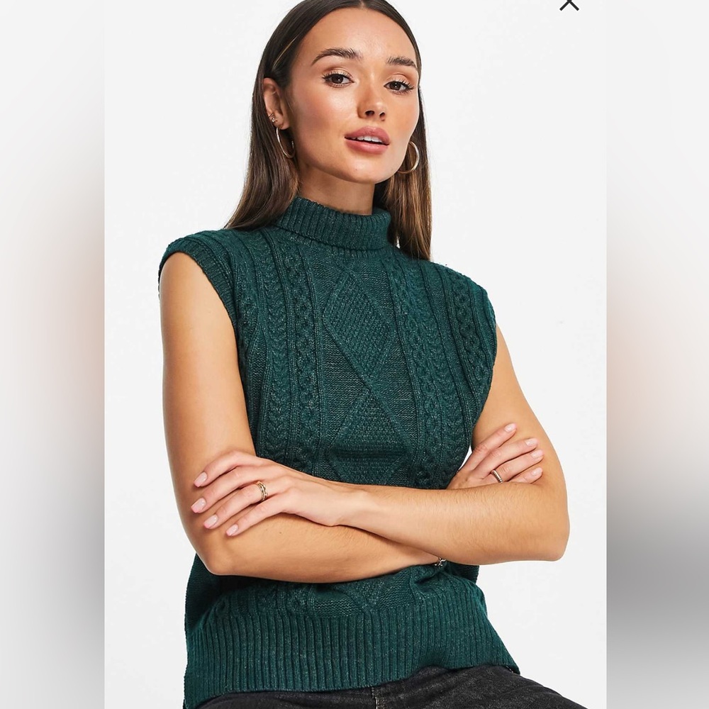 Vera Moda Cable Knit Tank Top in Dark Green